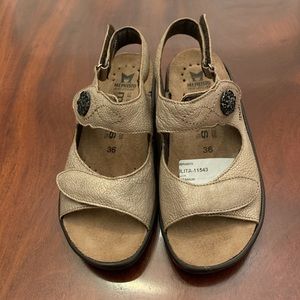 NWT Mephisto Ulita Titanium Sandals Size 36
